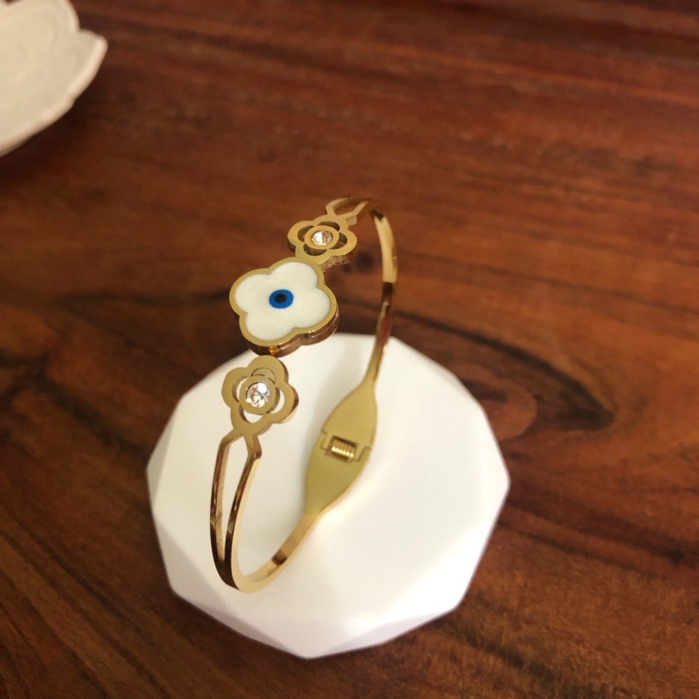 New gold-plated stainless steel evil eye bangle white enamel clover charms